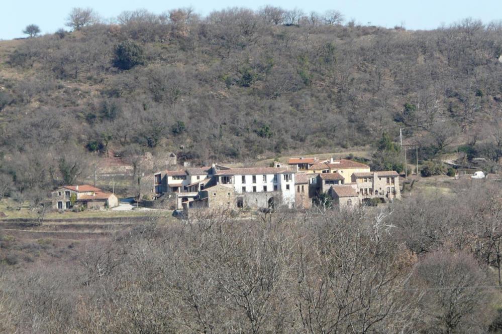 le village de Basse vu au télé objectif depuis Brenas