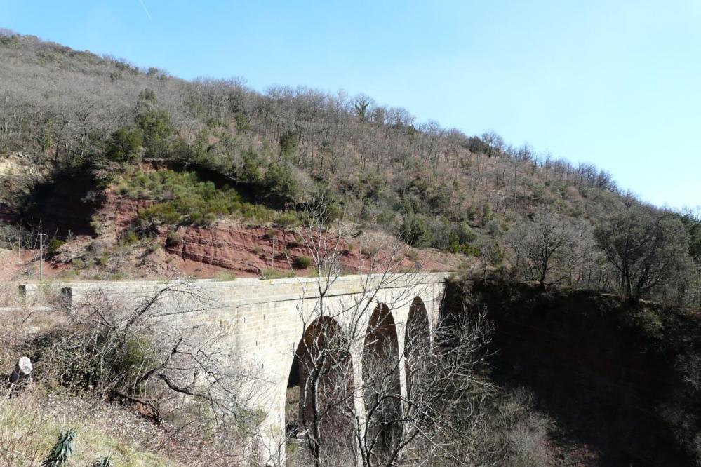 ancien pont désafecté après Brénas