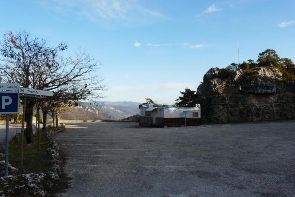 lieu d'accueuil du site de Montpellier le Vieux (ferrata,petit train,départ des sentiers lieu d'accueuil du site de Montpellier le Vieux (ferrata,petit train,départ des sentiers