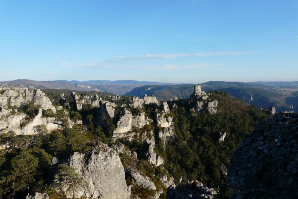 vue générale sur les rochers du chaos de Montpellier le vieux