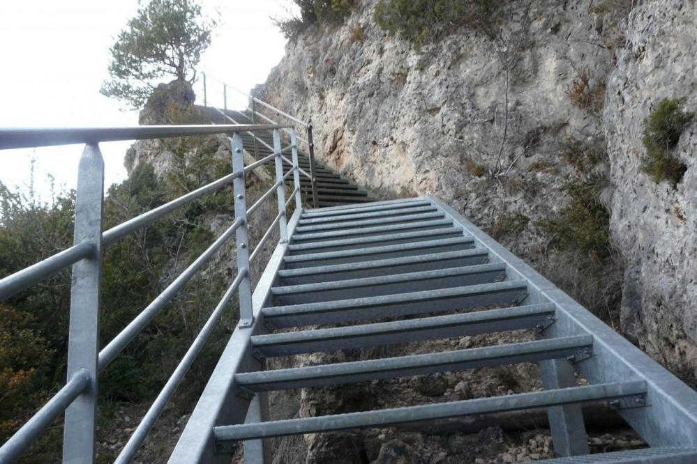 escalier du belvédère au chaos de Montpellier le vieux