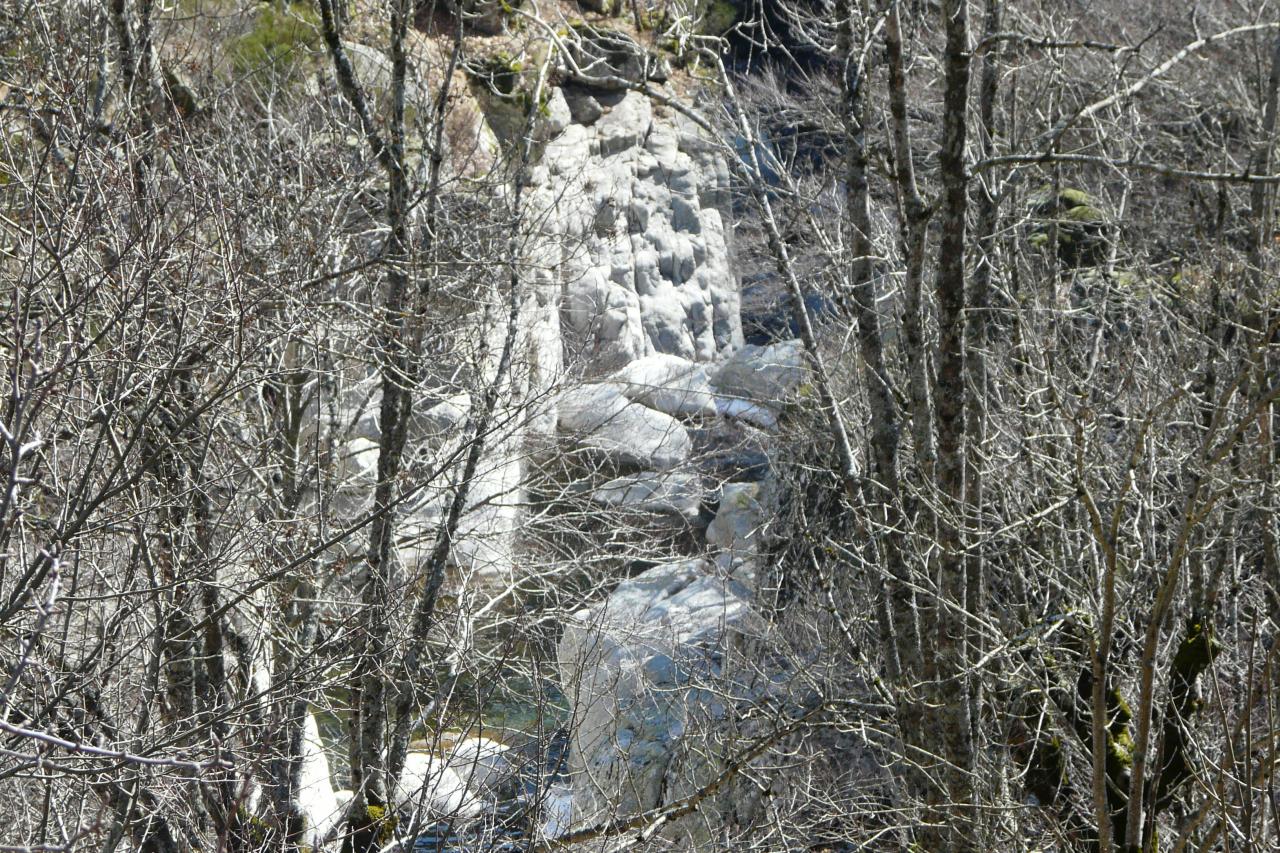 Aperçu sur les gorges du tapoul depuis la route