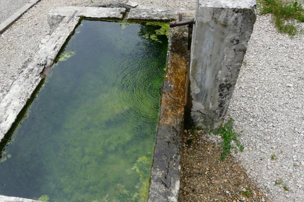 la fontaine sortie du hameau de Chabarotte