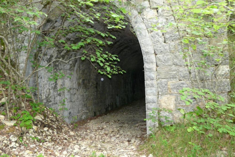 Tunnel après le hameau de Charabotte vers Tenay	