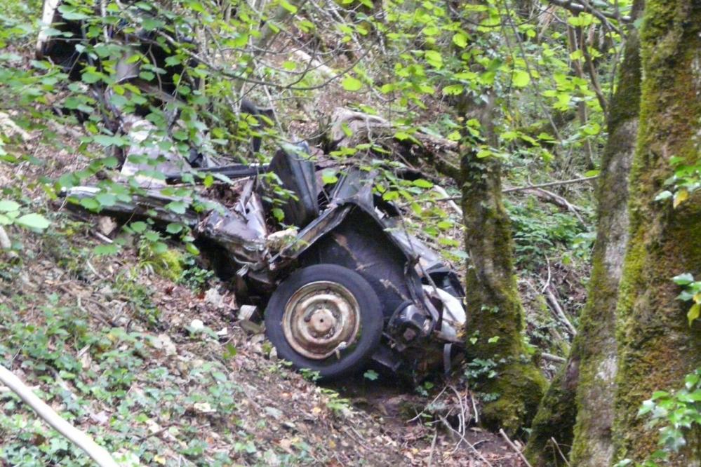 Tunnels de Charabotte ... décharge sauvage depuis la route de Charabotte à Lacoux !