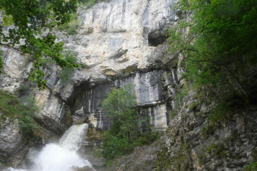 La grotte et la résurgence de la Doria