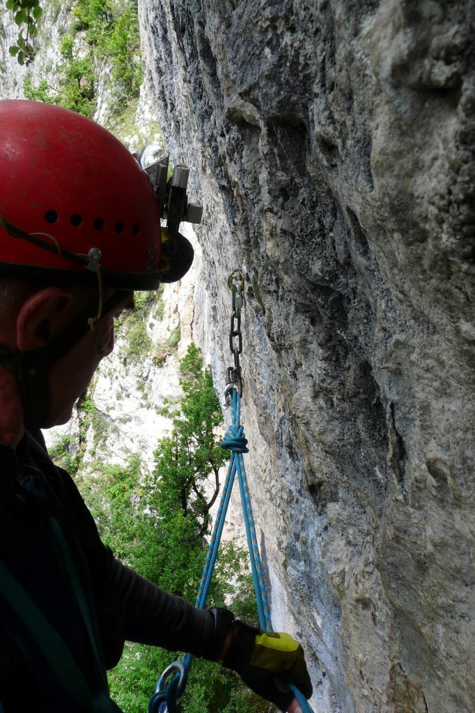 descente en rappel sur la grotte de la Doria