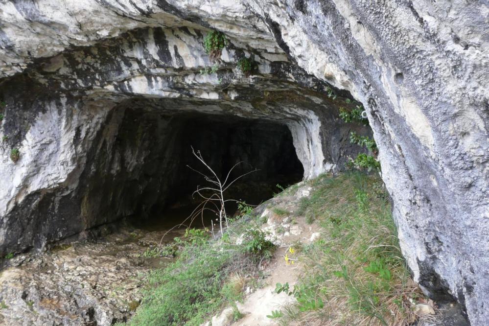 L'entrée de la grotte de la Doria