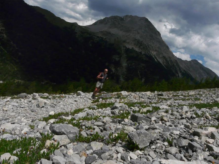 dans la descente vers le chalet des Acles