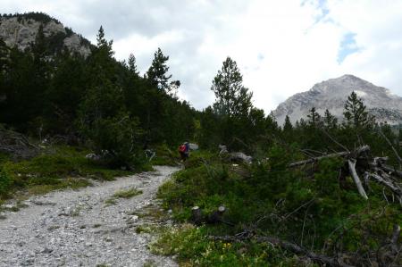 dans la montée du col des Acles, je rejoins un autre randonneur