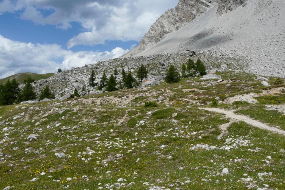 En direction de pas de la mulatera au pied de la pointe de Charra