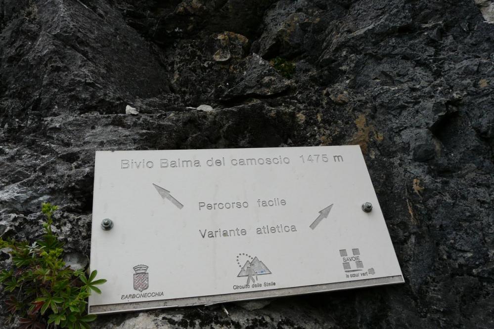 la bifurcation sur la via del Rouas à Bardonecchia (Italie)