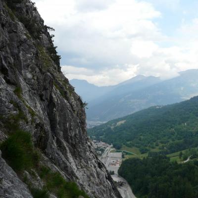 Longue traversée dans la via del Rouas à Bardonecchia