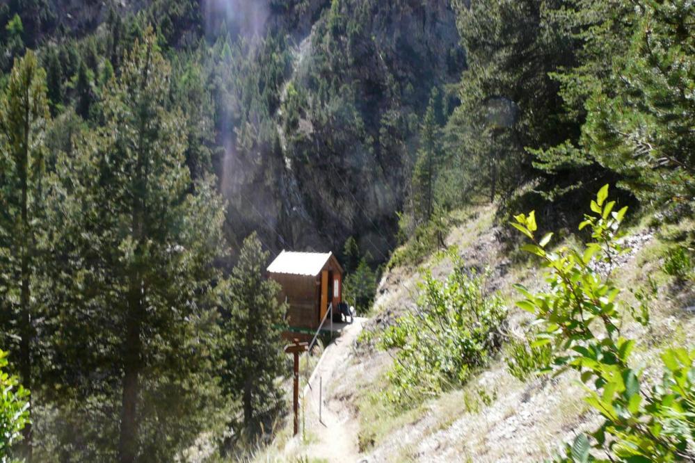 cabane accès pont tibétain