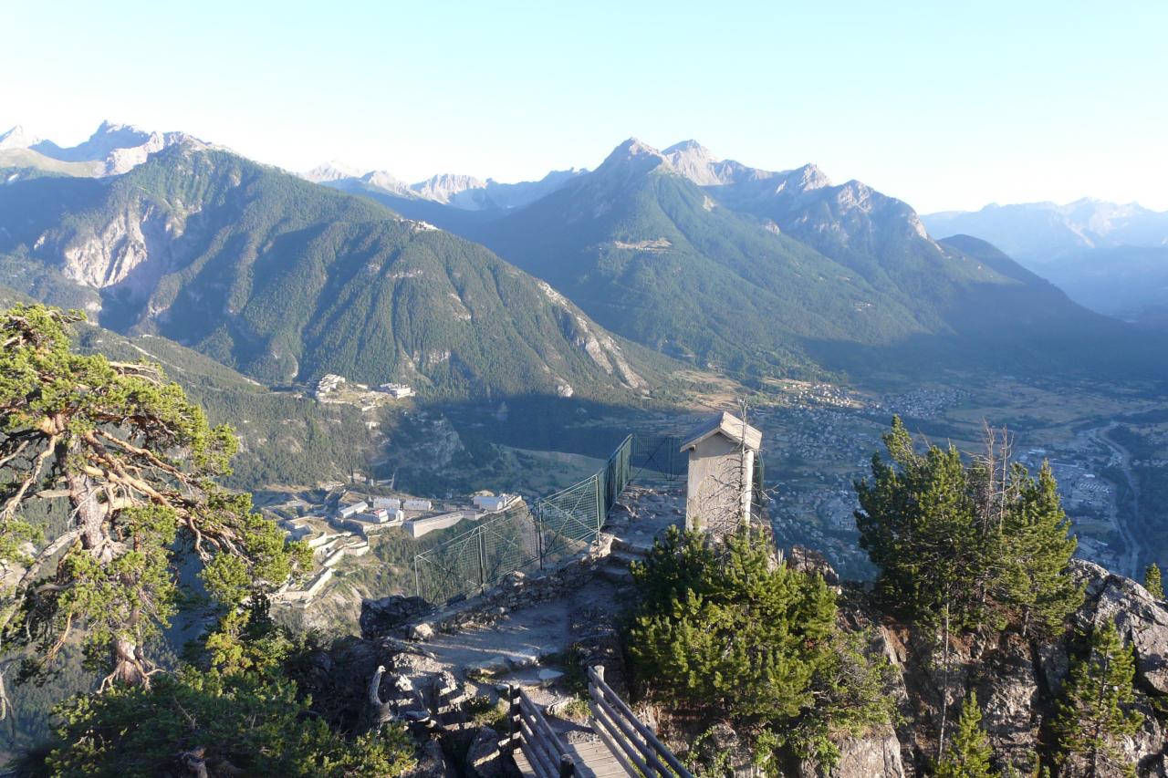 belle vue depuis le promontoire de la croix de Toulouse à Briançon