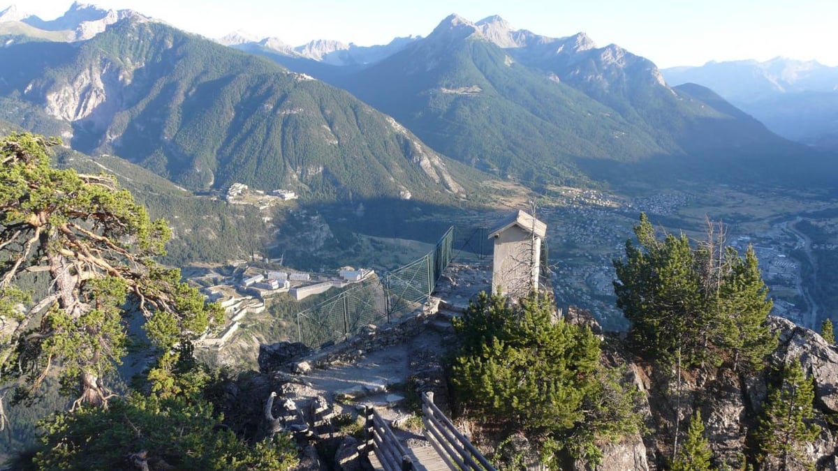 belle vue depuis le promontoire de la croix de Toulouse à Briançon