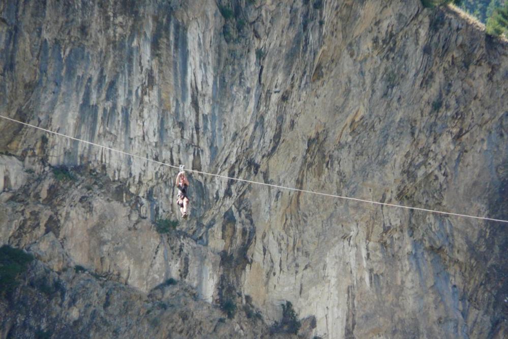 une des 2 grandes tyroliennes des gorges de la Durance