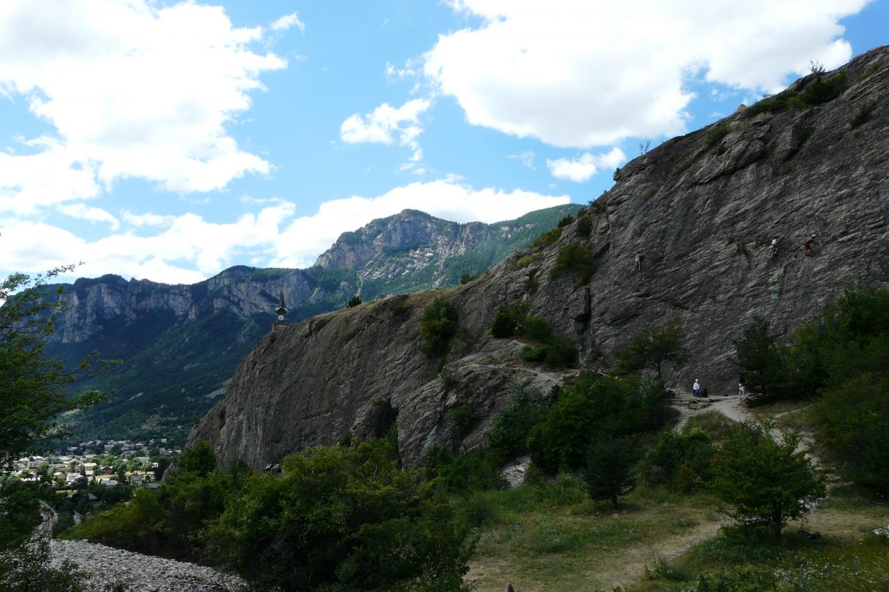 vue d'ensemble via/horloge/escalade à l' Argentière la Bessée