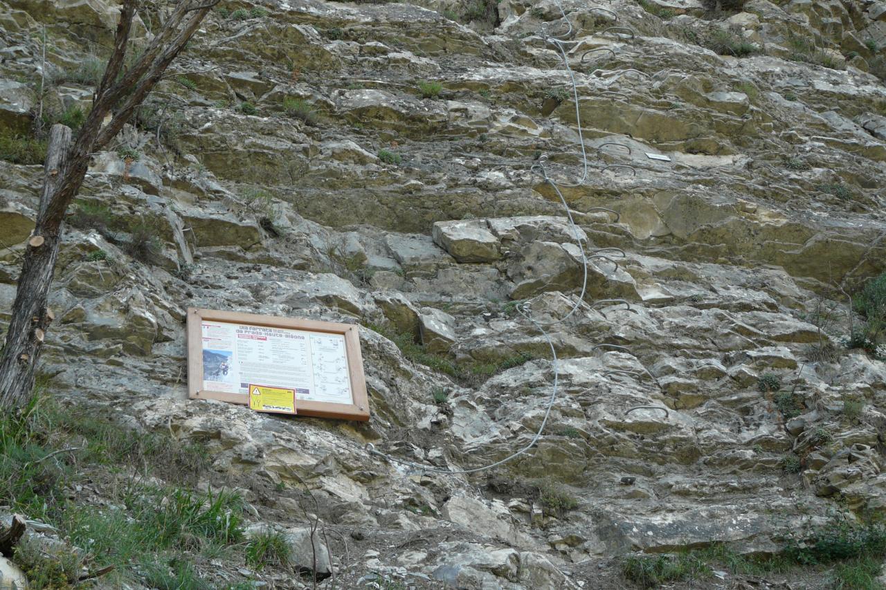 Départ de la via ferrata de la falaise de Meïchira à Prads Haute Bléone