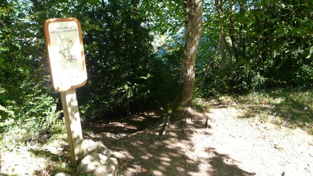 départ en bord de falaise de la via de la guinguette