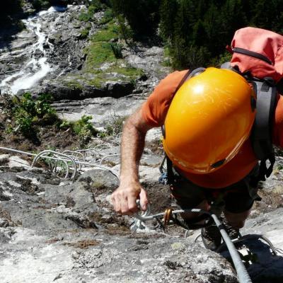 Dans la première partie de la via de la cascade de la Fare à Vaujany