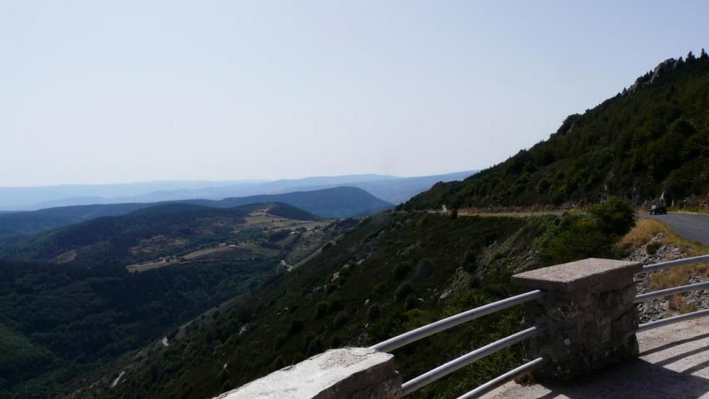 la montée finale du col de Meyrand vue depuis le belvédère