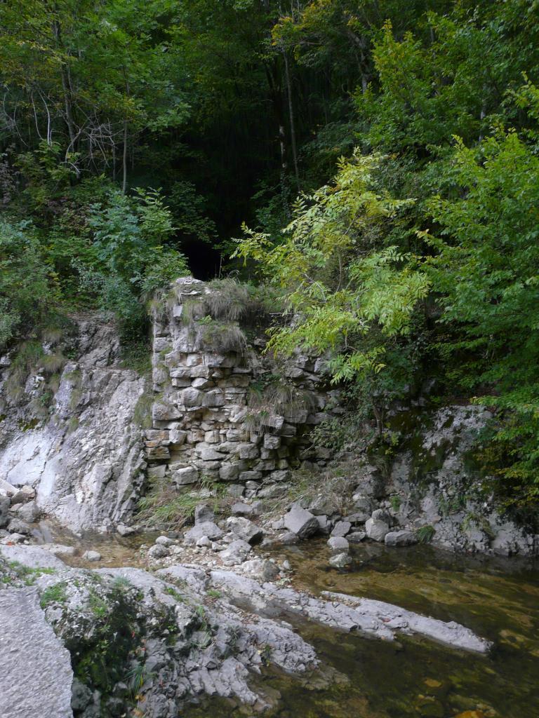 le haut de la cascade et le premier tunnel (Charabotte)