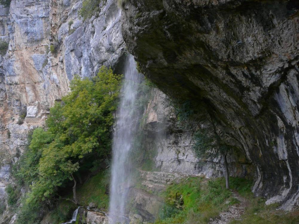 Arrivée sous la première cascade de Charabotte