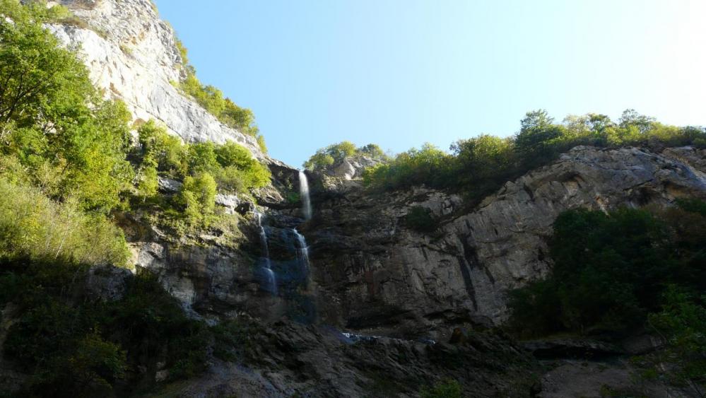 le site de la cascade de Charabotte ence mois de' ooctobre ... un peu à sec !