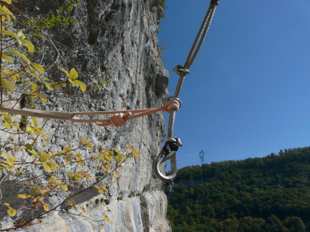 le système pour la descente en rappel vers la via fantôme