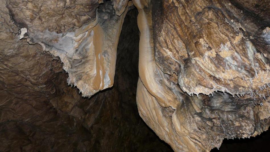 les concrétions de la grotte de charabotte