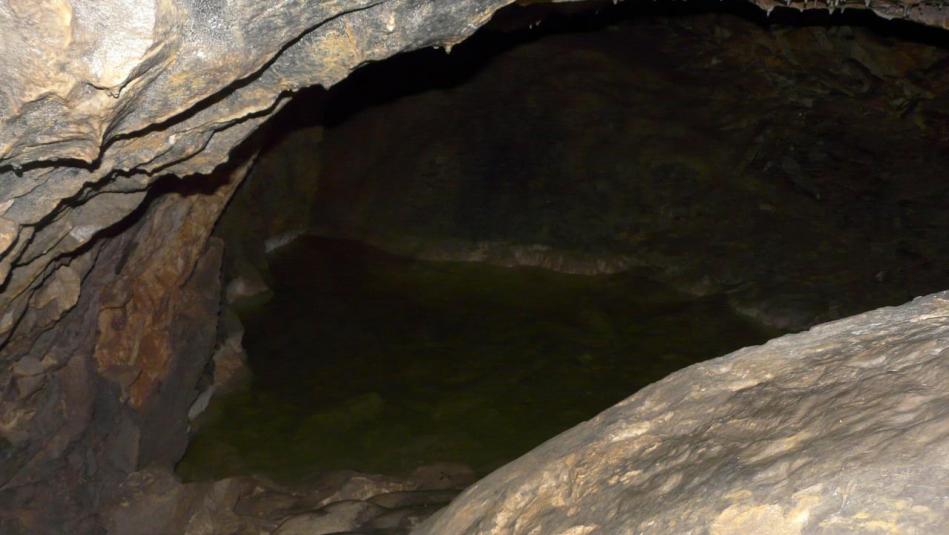 le premier lac de la grotte de Chabarotte