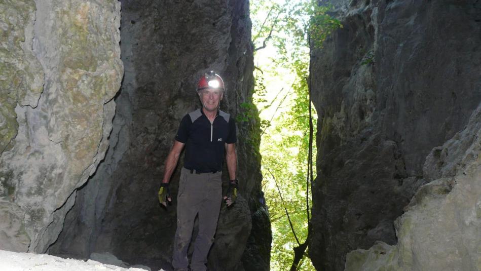 vers l' entrée de la grotte de Charabotte après la faille