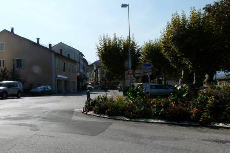 Centre ville de St Jean en Royans, la place du marché