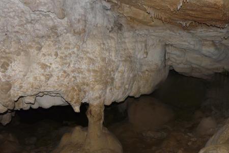 Arrivée sur le petit lac à la grotte de Bouleyre