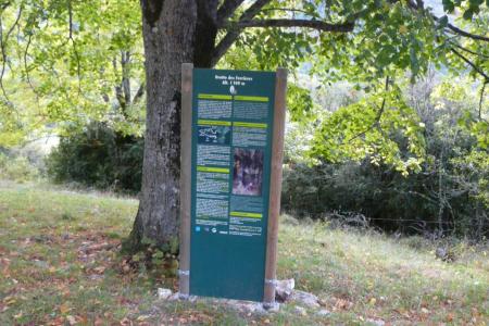 panneau d'info de la grotte des ferrières