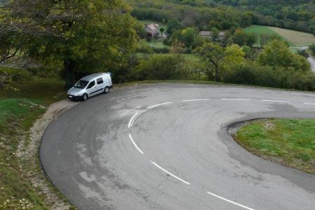 deuxième épingle dans le col de Carri, accès grotte des ferrières