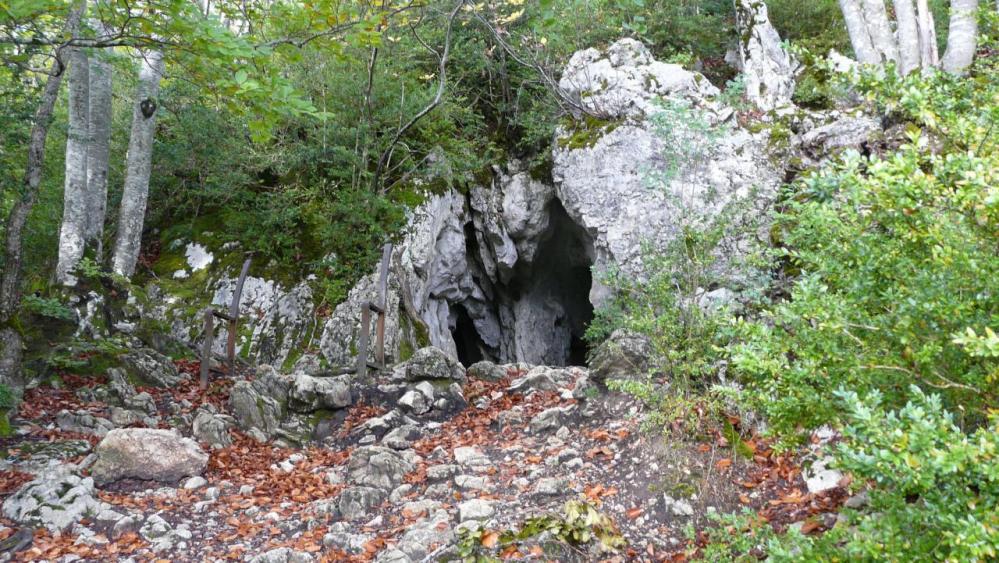 Arrivée à la grotte des Ferrières