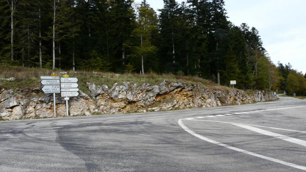 le carrefour après le col de Carri