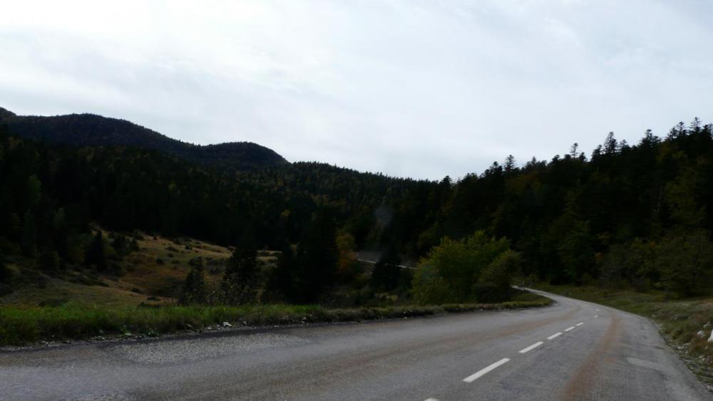la partie plate entre le col et le carrefour