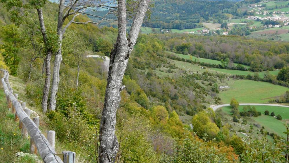 les lacets dans la descente du col de Carri