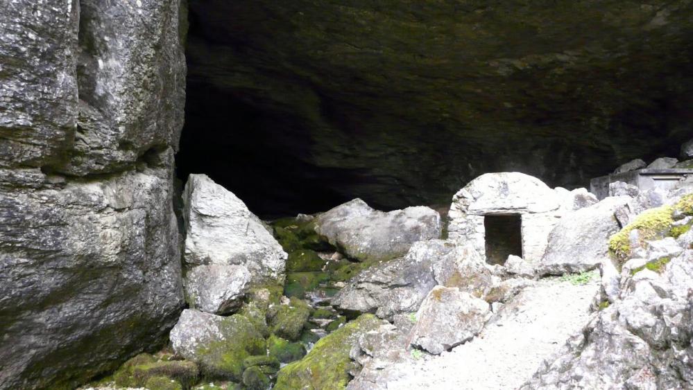 un autre aspect de l' entrée de la grotte du Brudour