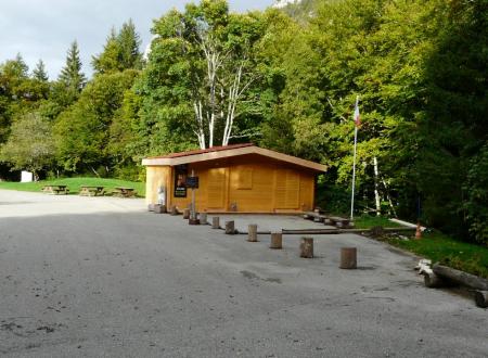 parking d' accueil de la grotte de la Luire