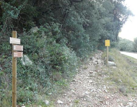 chemin d' accès depuis la D11 entre Domène et Ganges