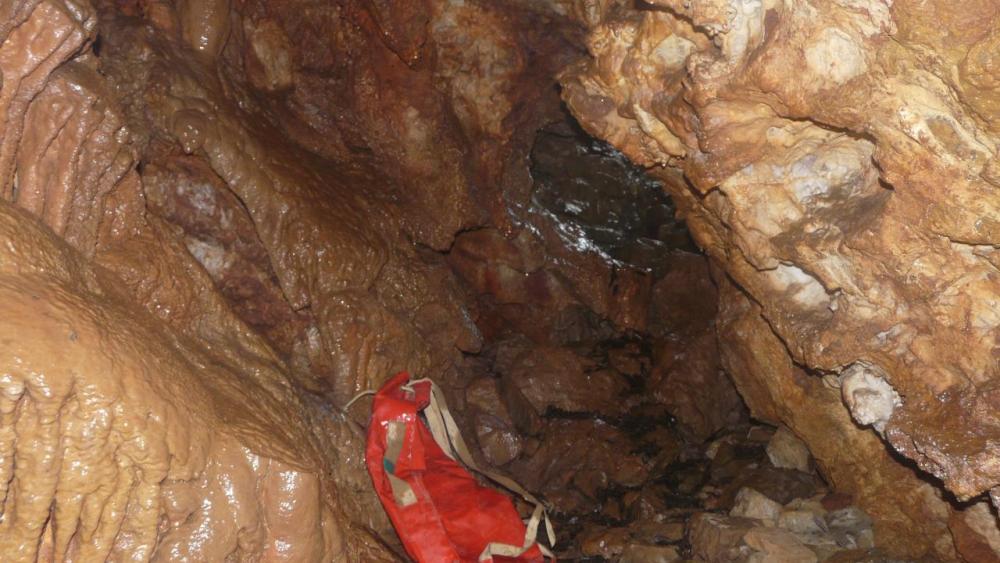 juste après l' entrée de la grotte des deux fours