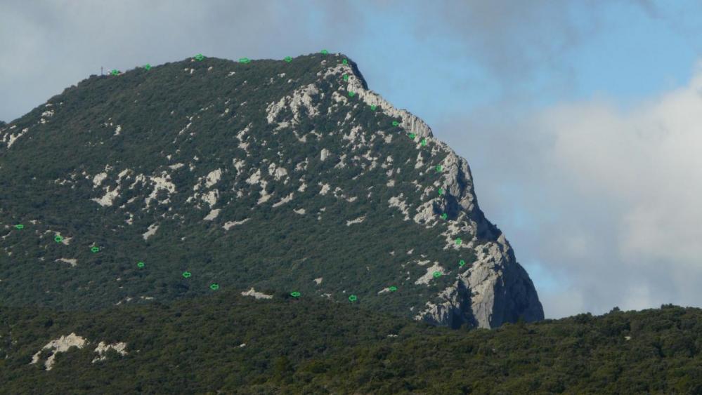 une vue générale de l' itineraire est de l' arête  du pic st Loup