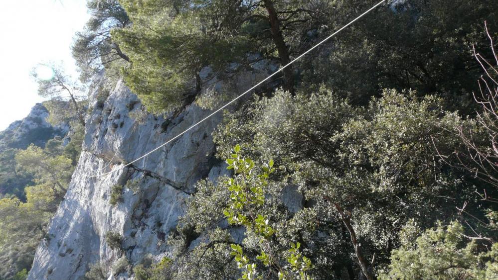 la première tyrolienne à la via du gardon à Collias