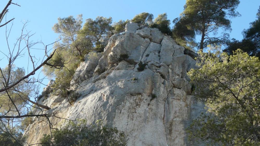 le piler vertical de la via du Gardon vu d' en bas