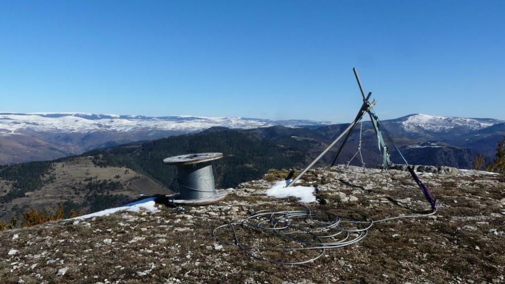 câble de transport du matériel de la via depuis le haut