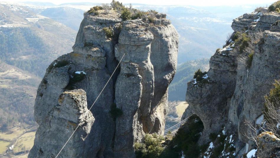 la tyrolienne de Florac vue du haut (photo d' hiver)